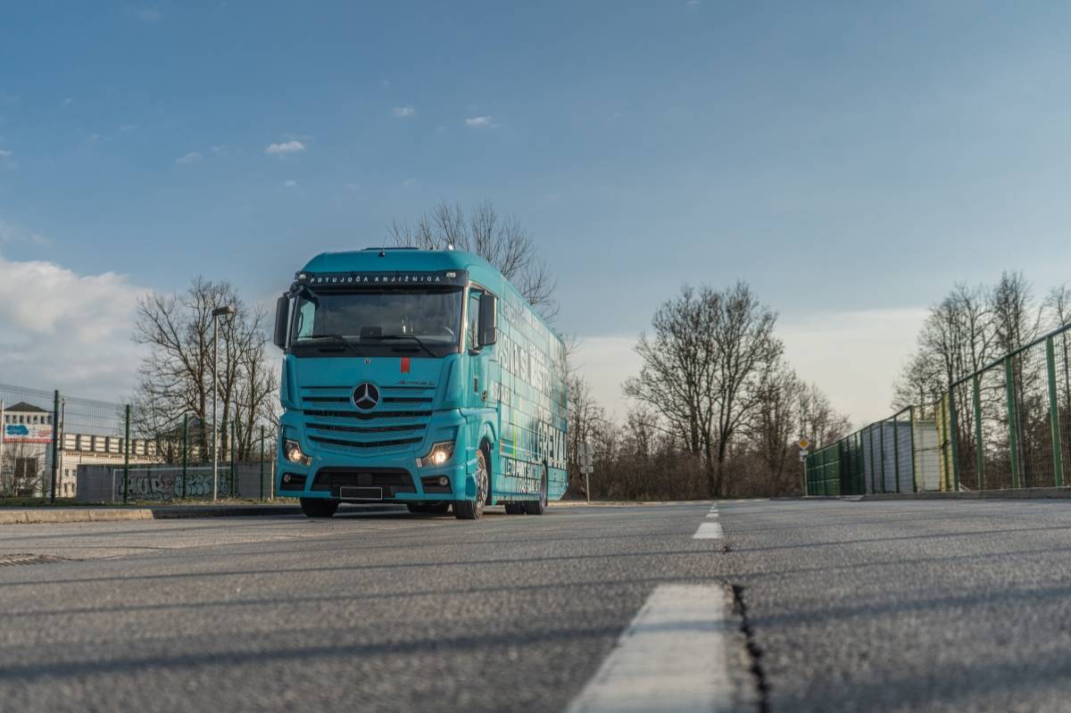 Mercedes-Benz Actros | Mobile Library - slika 4