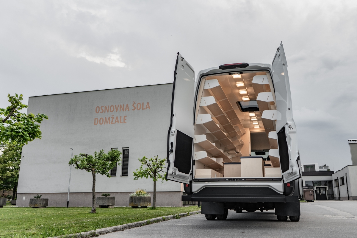 Iveco | Mobile Library Van - slika 3