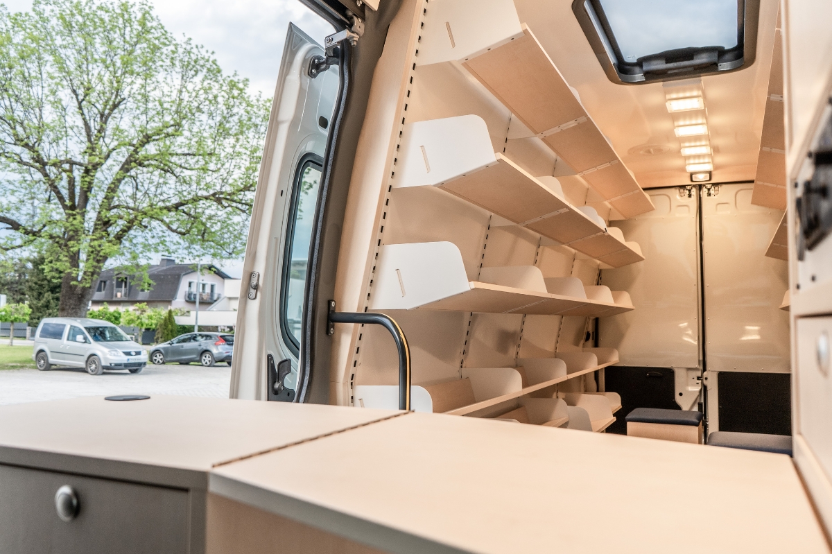 Iveco | Mobile Library Van - slika 5