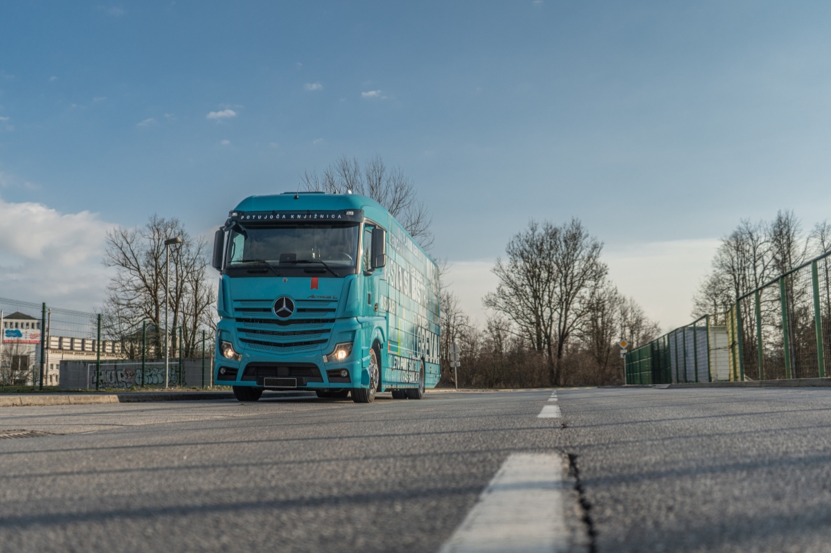Mercedes-Benz Actros | Mobile Library - slika 4