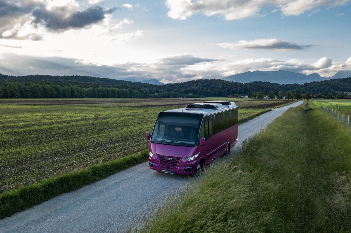 AS Domžale | Vijolični Iveco Rapido - slika 1